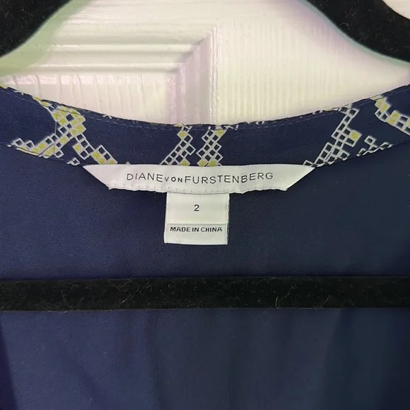 DVF fleurette dress size 2 in Navy, worn once - Picture 3 of 4